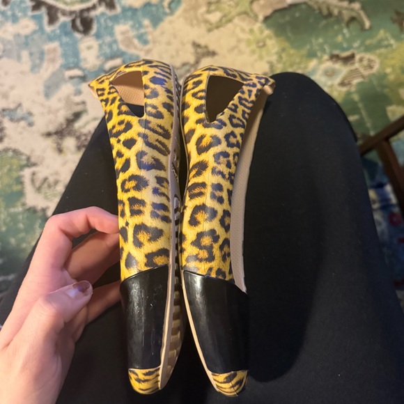 Crocs Sienna Leopard Print Shiny Flats – Size W6 - Picture 7 of 9